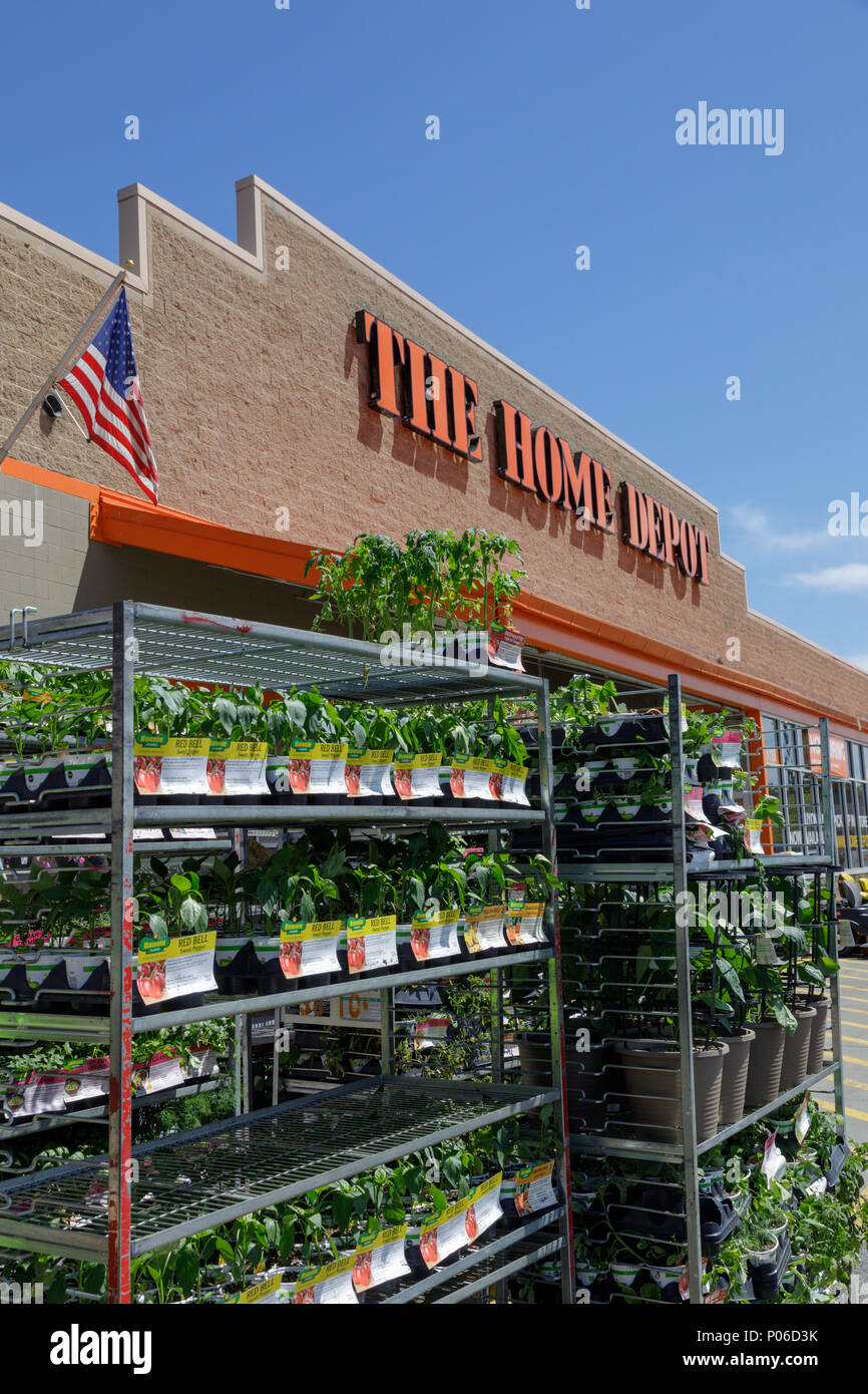 Saratoga County, New York: A Home Depot store. Stock Photo