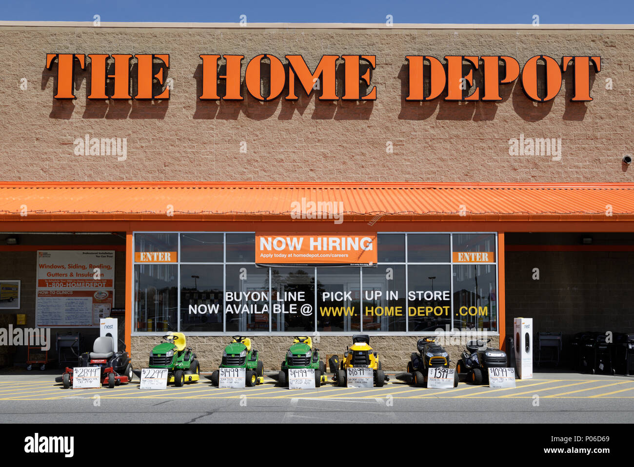Saratoga County, New York: A Home Depot store. Stock Photo