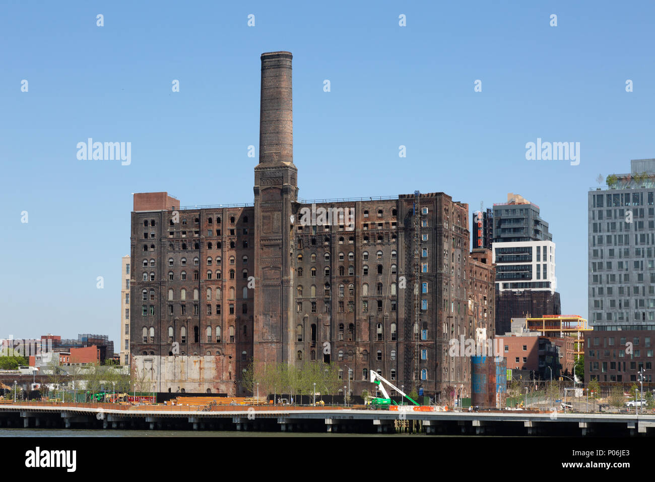 A disused warehouse building on the banks of the East River, New York city USA Stock Photo