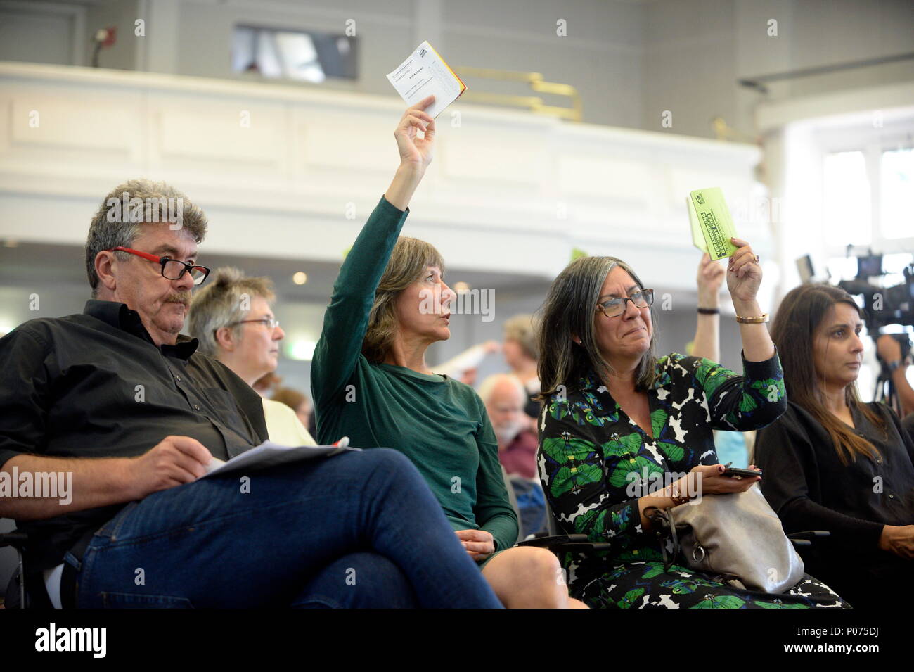 Vienna, Austria. May 9, 2018. National Assembly of the Green Party Vienna. Roadmap to the renewal process of the Green Vienna. Discussion and vote 'modalities leading candidate'. Picture shows Birgit Hebein (2nd from L) and Maria Vassilakou (3rd from L), councilor and vice-mayor of the city of Vienna. Credit: Franz Perc / Alamy Live News Stock Photo
