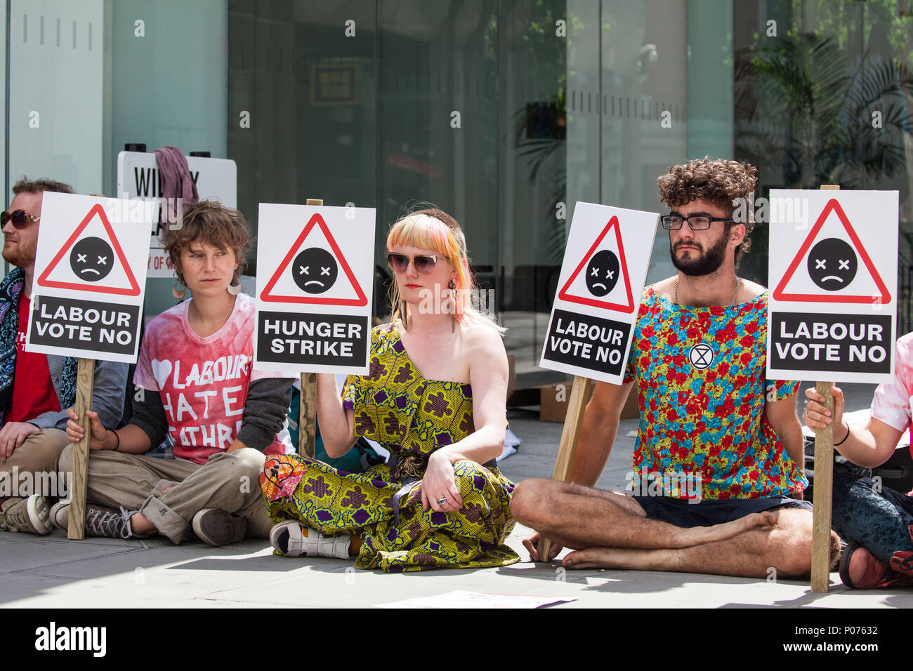 London, UK. 9th June, 2018. Climate change activists from Vote No Heathrow commence a hunger strike outside the Labour Party HQ to urge the party to commit its MPs to voting in Parliament against approval of a third runway at Heathrow Airport. Cabinet approval was given last week. Credit: Mark Kerrison/Alamy Live News Stock Photo