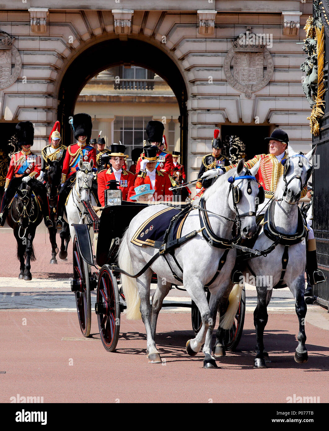 London, UK. 09th June, 2018. Queen Elizabeth II leave at Buckingham Palace in London, on June 09, 2018, to attend Trooping the colour, the Queens birthday parade Photo : Albert Nieboer/Netherlands OUT/Point de Vue OUT - NO WIRE SERVICE - Credit: Albert Nieboer/RoyalPress/dpa/Alamy Live News Stock Photo