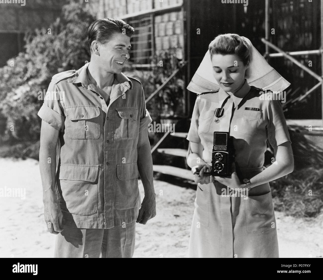 Original Film Title: THE HASTY HEART.  English Title: THE HASTY HEART.  Film Director: VINCENT SHERMAN.  Year: 1949.  Stars: RONALD REAGAN; PATRICIA NEAL. Credit: ASSOCIATED BRITISH-PATHE / Album Stock Photo