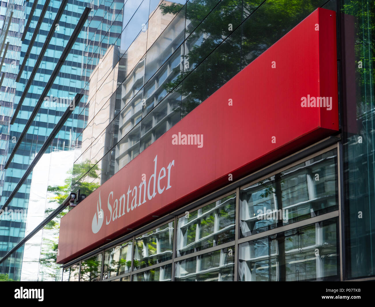 Santander Logo, Regents Place, New Development, Camden, London, England, UK, GB. Stock Photo