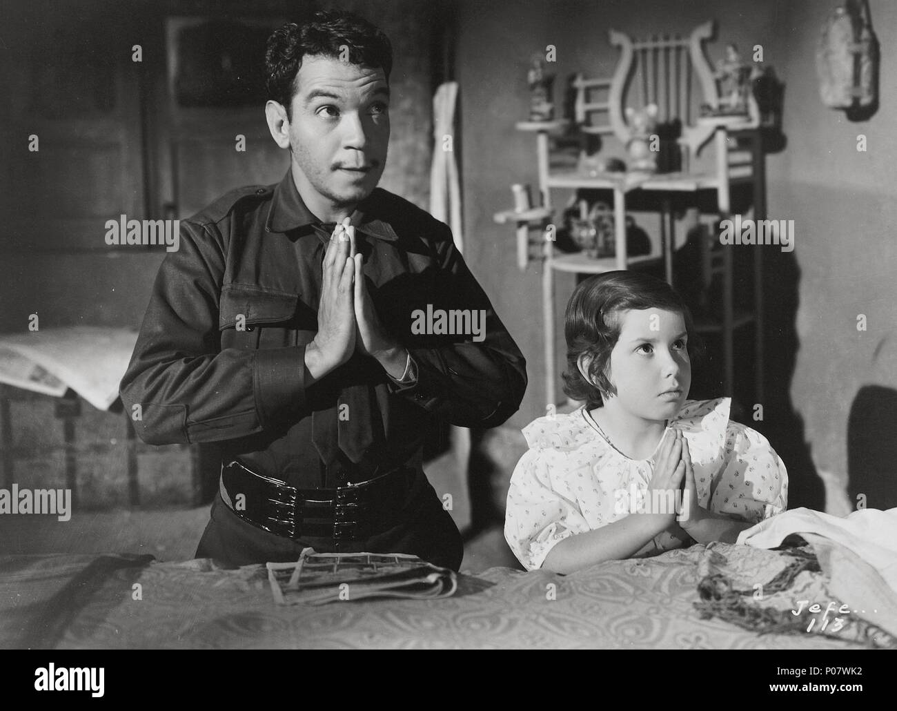Original Film Title: BOMBERO ATÓMICO, EL.  English Title: BOMBERO ATÓMICO, EL.  Film Director: MIGUEL M. DELGADO.  Year: 1952.  Stars: CANTINFLAS; ELISA QUINTILLA. Credit: POSA FILMS, S.A. / Album Stock Photo