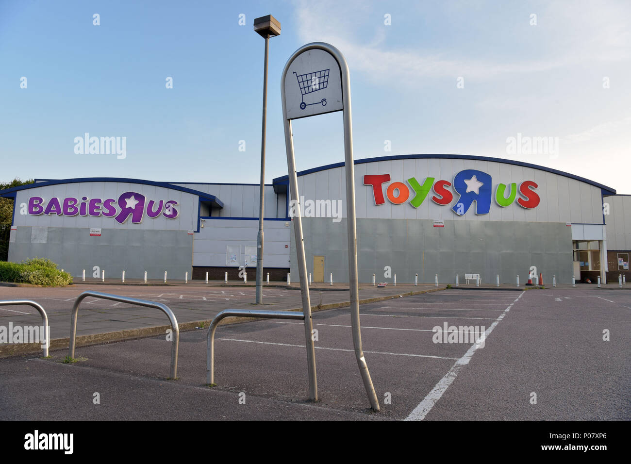The empty carpark infront of the Toys R Us and Babies R Us closed stores on the North Circular, near the Brent Cross shopping Mall, outside London. Th Stock Photo