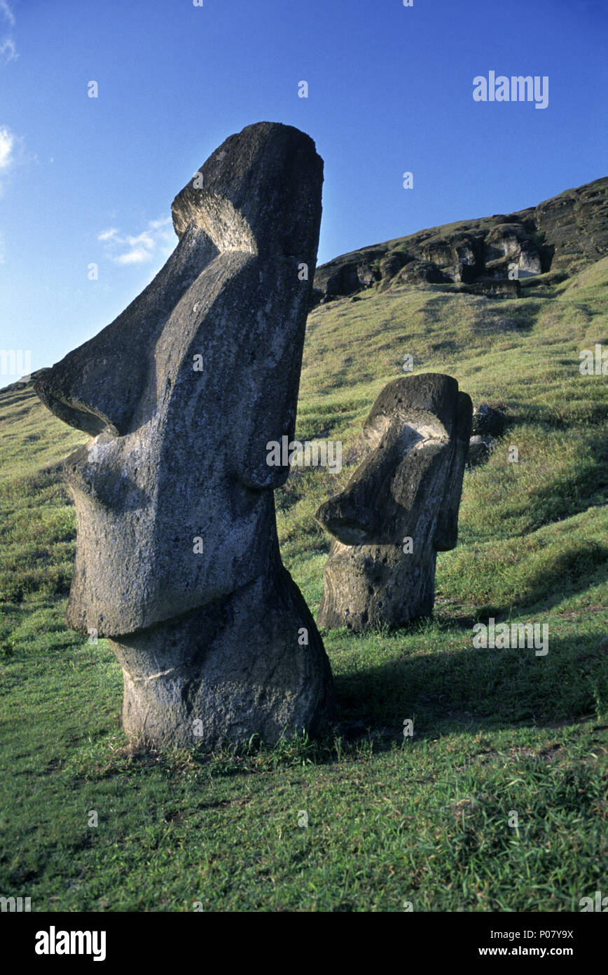 1992 HISTORICAL STONE MOAI HEADS STATUES EASTER ISLAND CHILE Stock