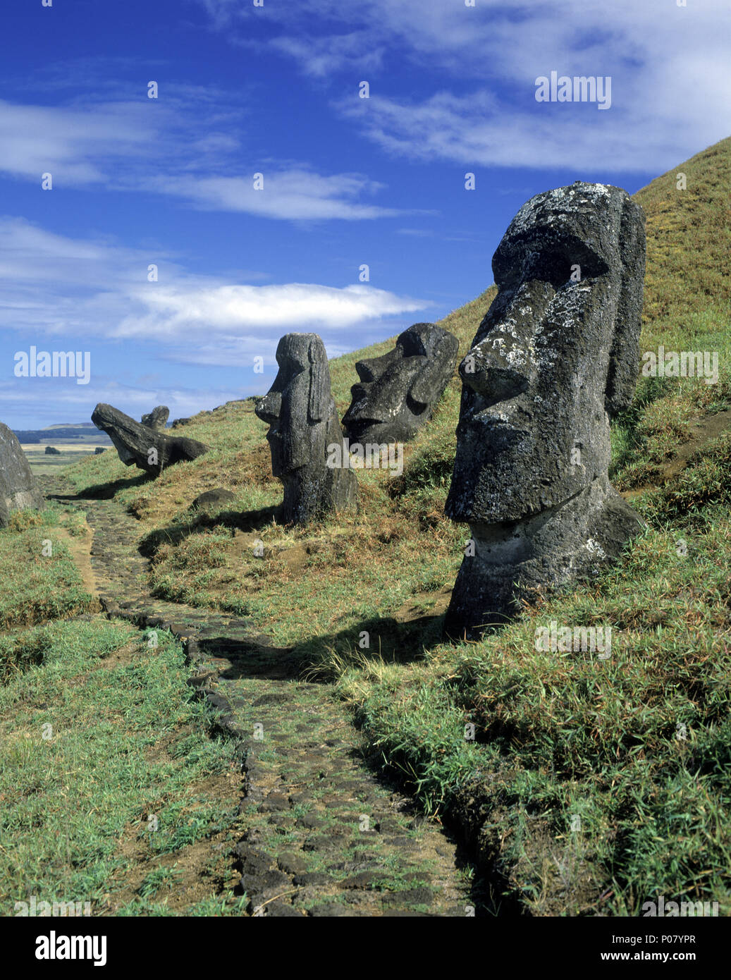 1992 HISTORICAL STONE MOAI HEADS STATUES EASTER ISLAND CHILE Stock