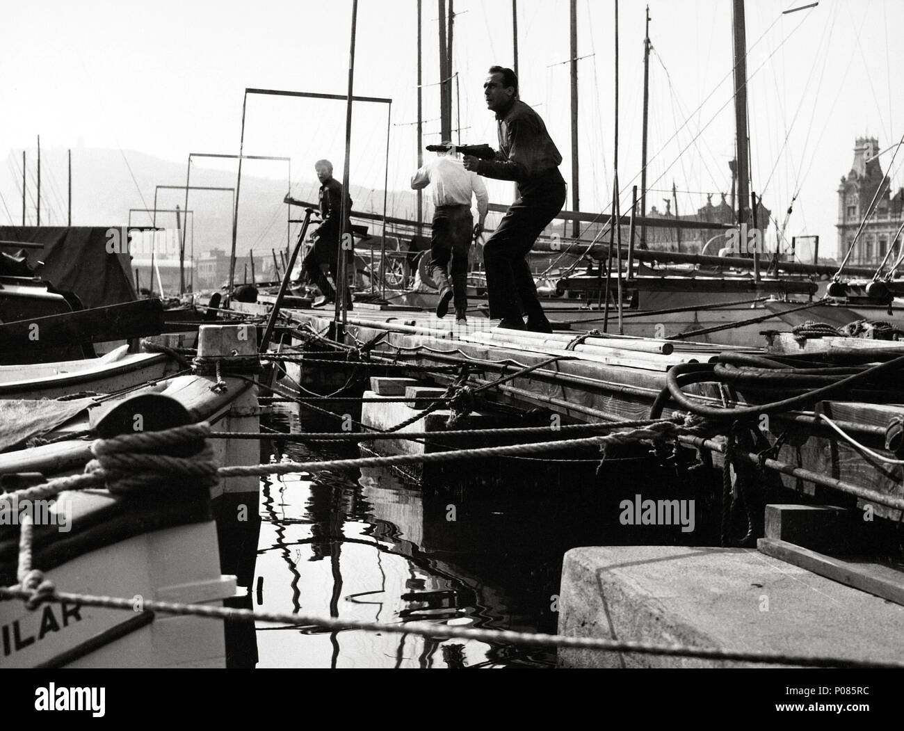 Original Film Title: A TIRO LIMPIO. English Title: A TIRO LIMPIO. Film ...