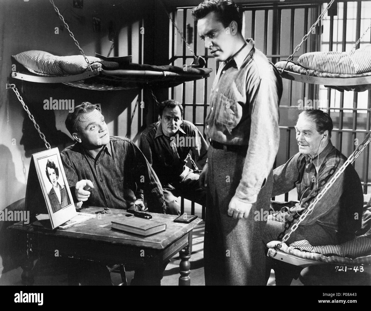Original Film Title: WHITE HEAT.  English Title: WHITE HEAT.  Film Director: RAOUL WALSH.  Year: 1949.  Stars: JAMES CAGNEY; EDMOND O'BRIEN; ROBERT OSTERLOH; G. PAT COLLINS. Credit: WARNER BROTHERS / Album Stock Photo