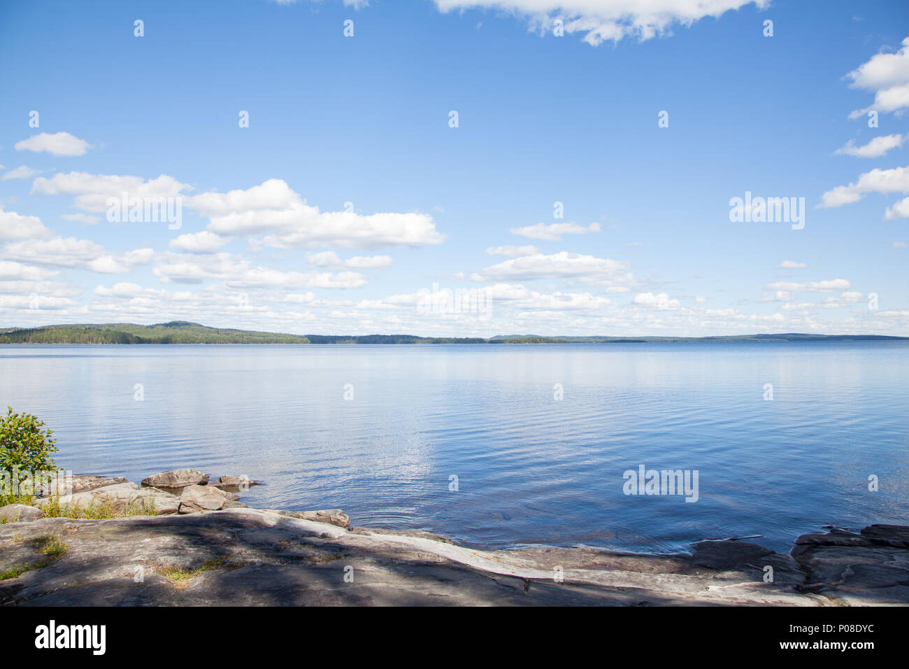 Spiegelglatter See im Naturschutzgebiet Glaskogen Schweden Stock Photo