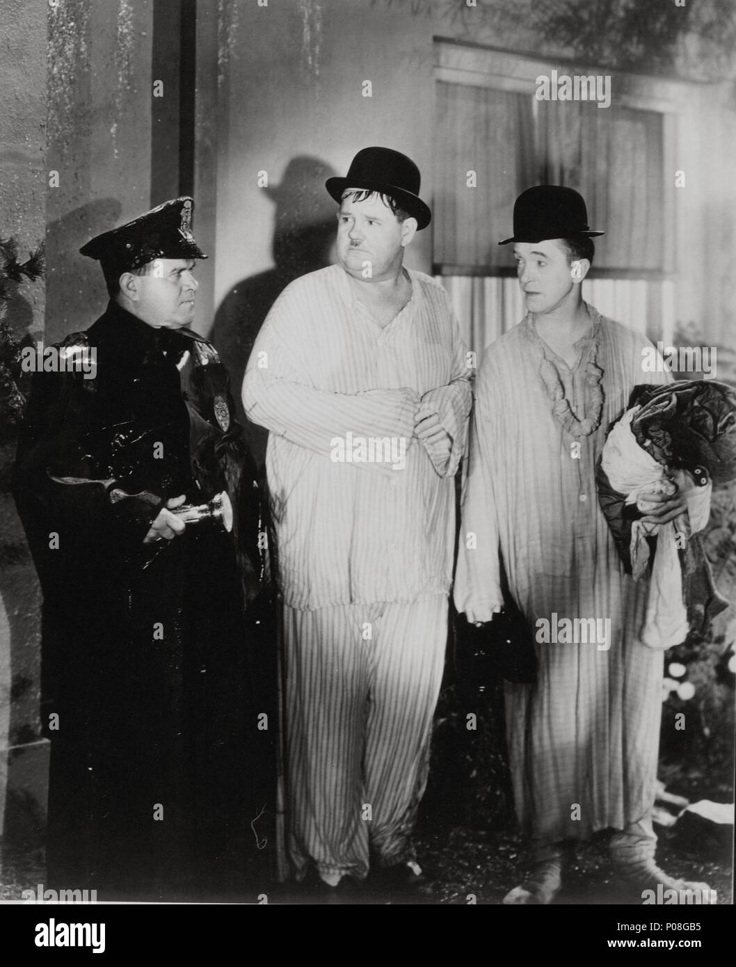 Erthstore Laurel and Hardy Sons of The Desert Stan /& Ollie Smiling with Leis 8x10 Photo