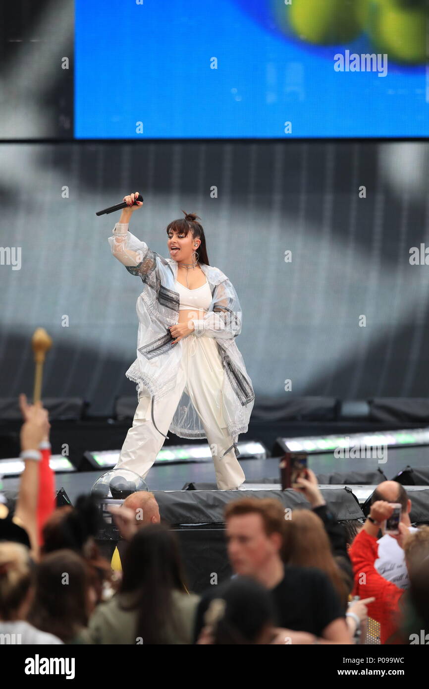 Charli xcx taylor swift hires stock photography and images Alamy