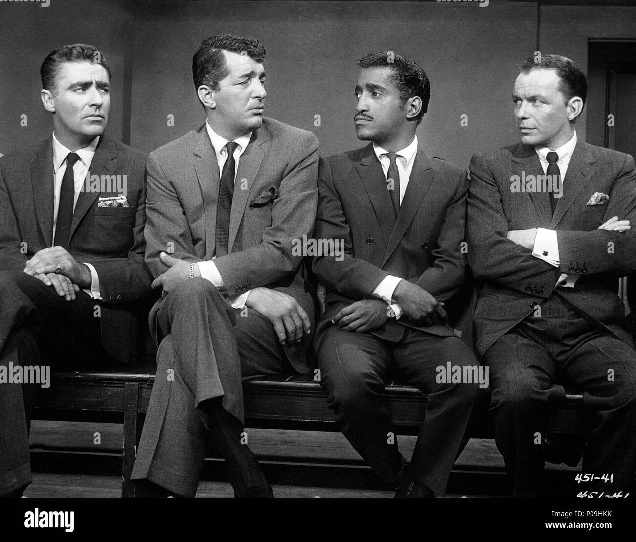 Original Film Title: OCEAN'S ELEVEN.  English Title: OCEAN'S ELEVEN.  Film Director: LEWIS MILESTONE.  Year: 1960.  Stars: PETER LAWFORD; DEAN MARTIN; FRANK SINATRA; SAMMY DAVIS JR. Credit: WARNER BROTHERS / Album Stock Photo