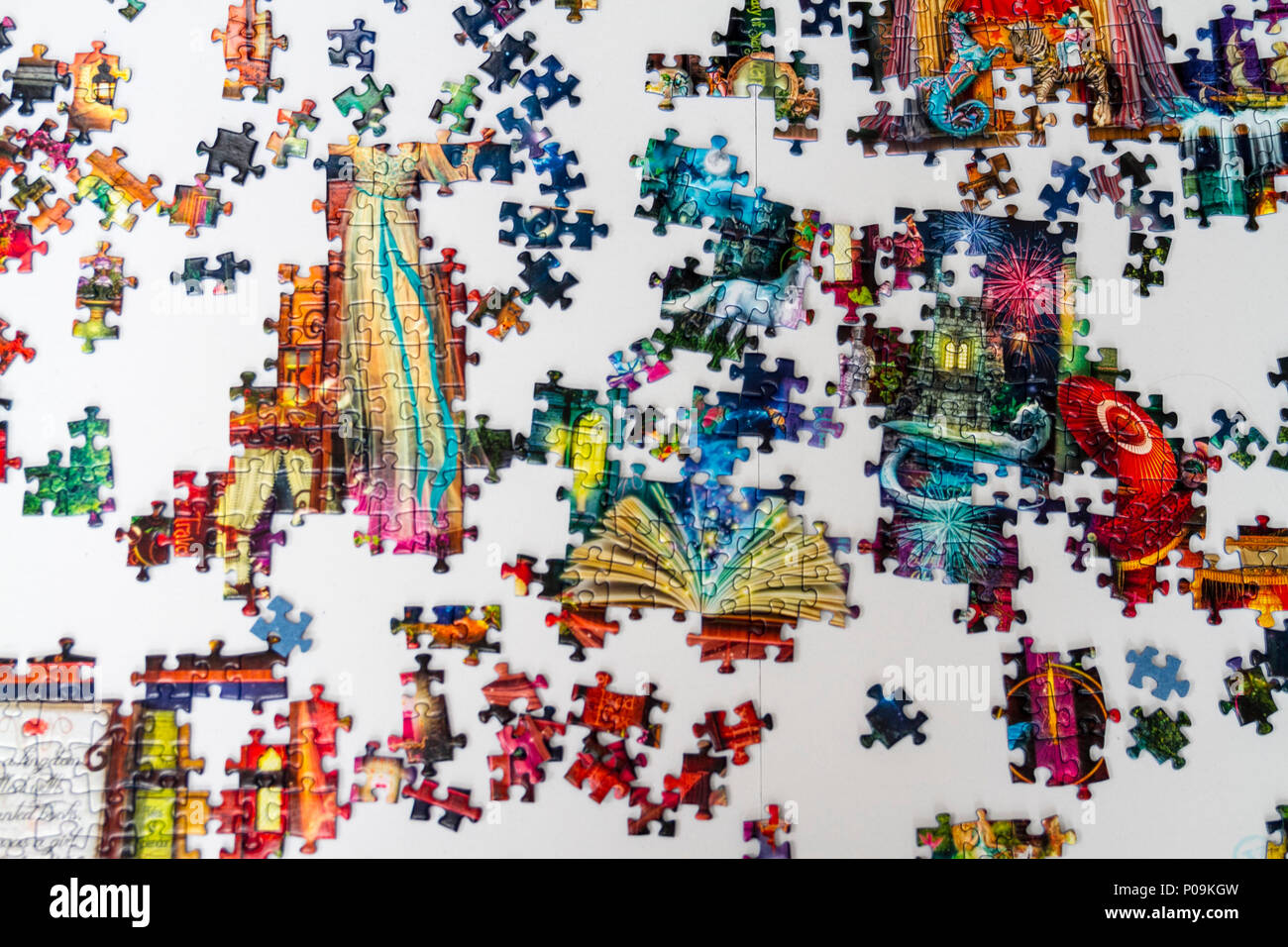 Large 1000 piece jigsaw puzzle pieces, multi colour, colourful educational family fun Stock Photo