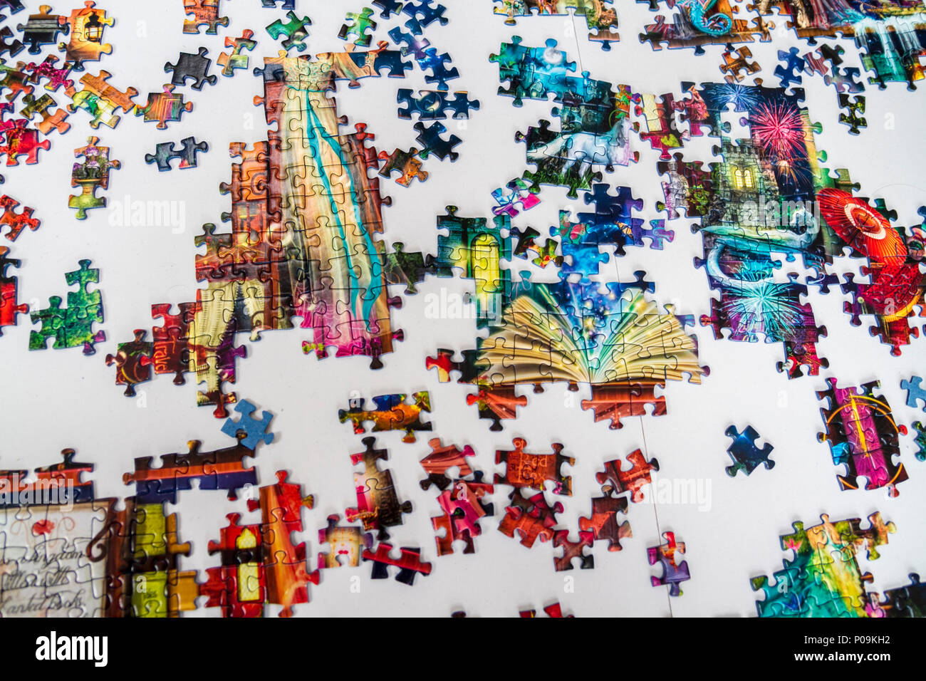 Large 1000 piece jigsaw puzzle pieces, multi colour, colourful educational family fun Stock Photo