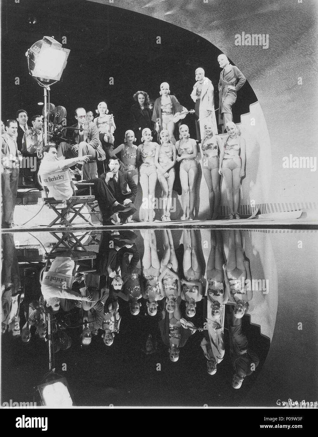 Original Film Title: GOLD DIGGERS OF 1933.  English Title: GOLD DIGGERS OF 1933.  Film Director: MERVYN LEROY.  Year: 1933.  Stars: BUSBY BERKELEY. Credit: WARNER BROTHERS / Album Stock Photo
