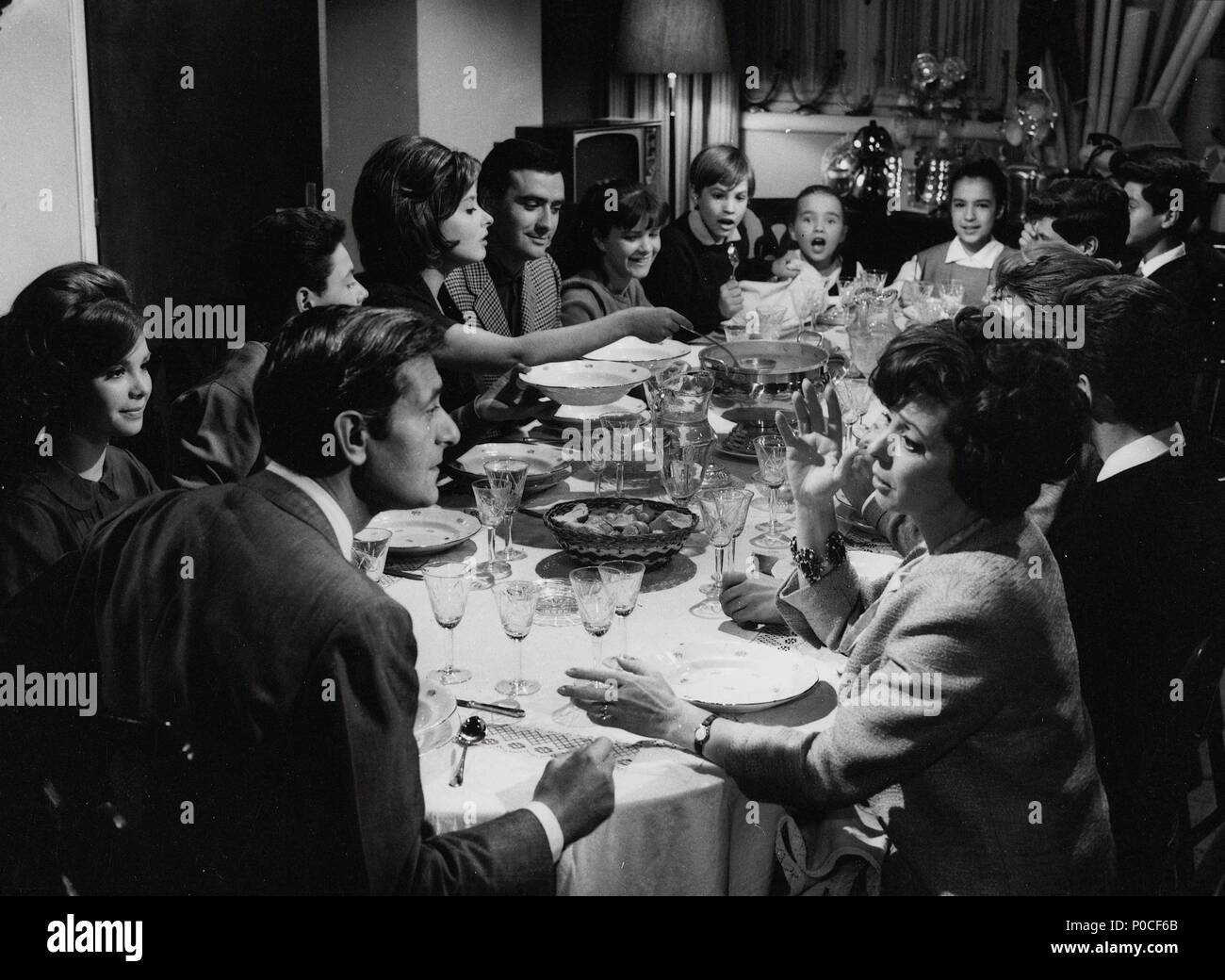 Original Film Title LA FAMILIA Y... UNO MAS. English Title FAMILY