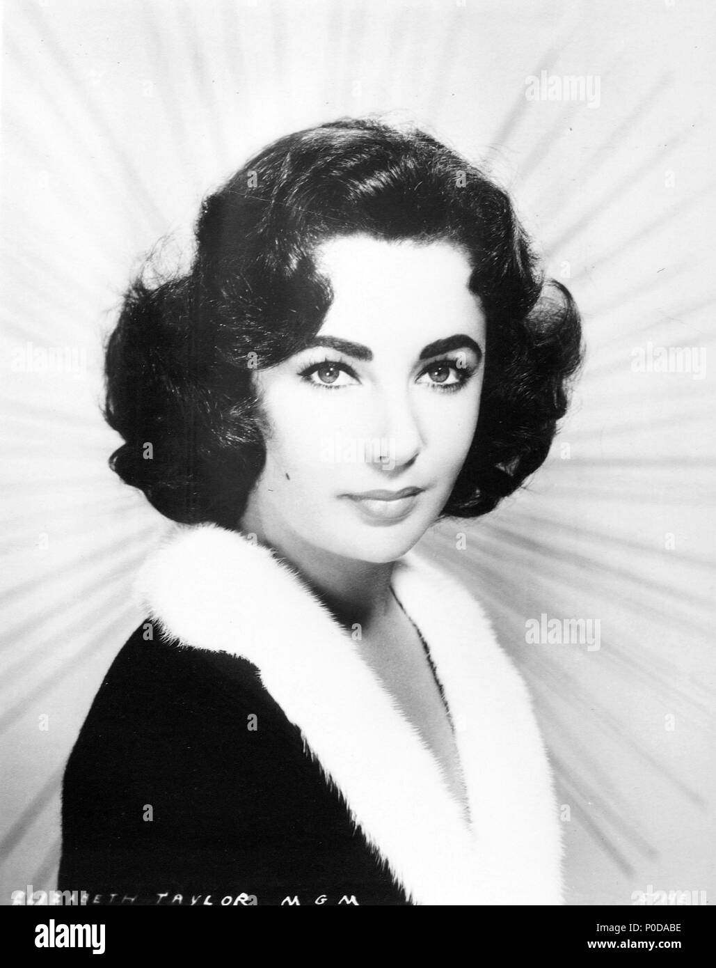 Year: 1957.  Stars: ELIZABETH TAYLOR. Stock Photo