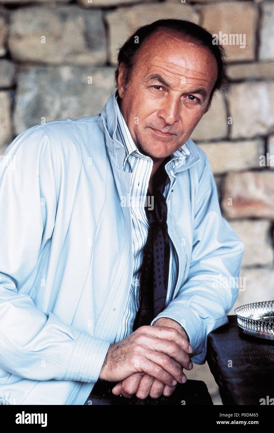 Stars: ROBERT LOGGIA Stock Photo - Alamy