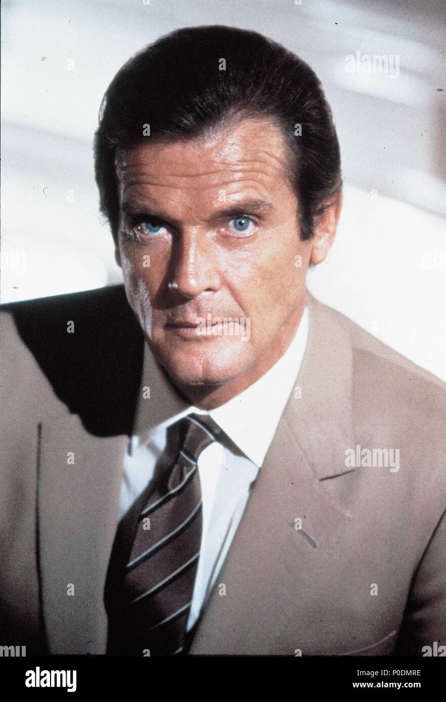 Stars ROGER MOORE Stock Photo Alamy
