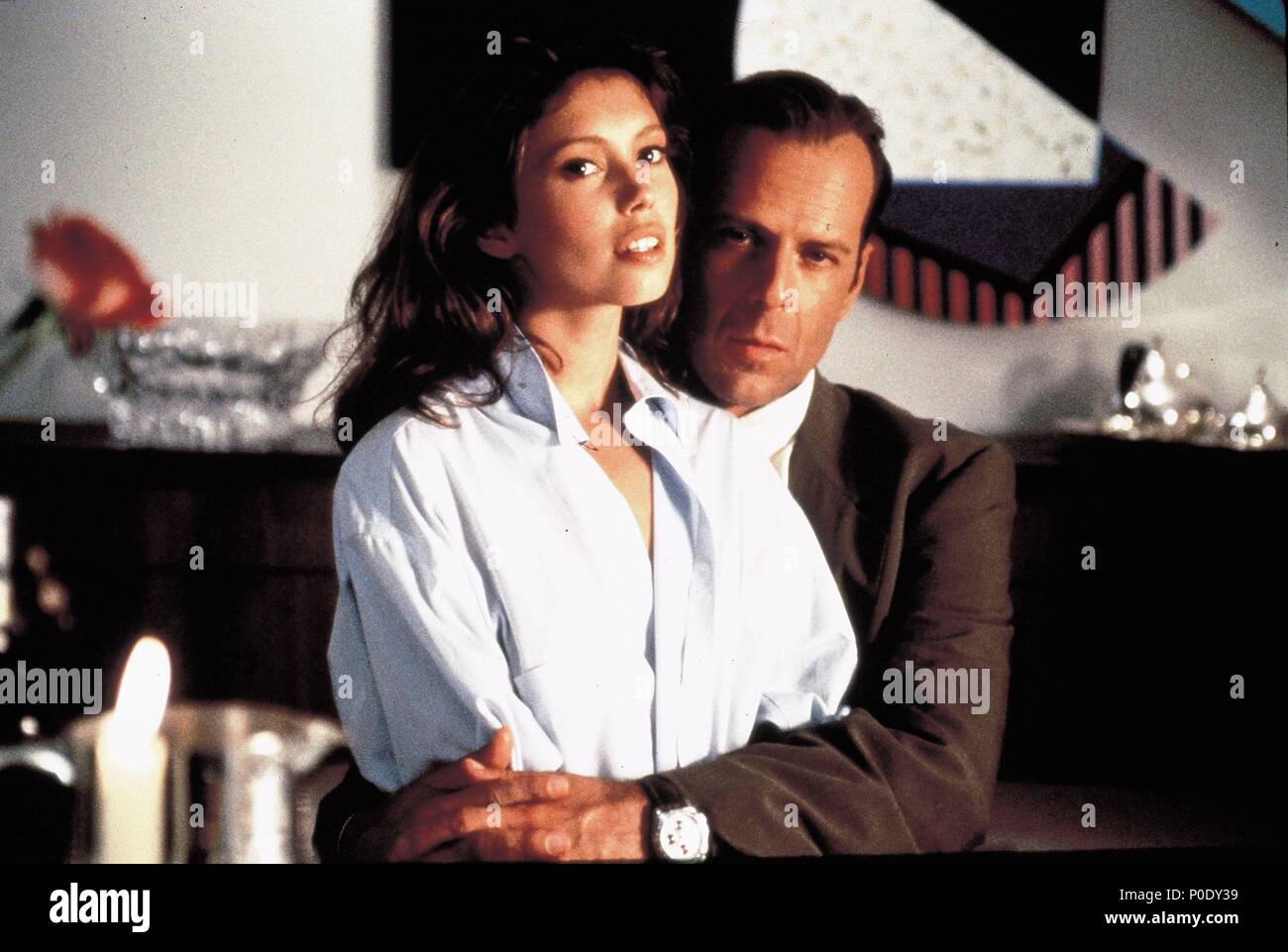 Original Film Title: COLOR OF NIGHT.  English Title: COLOR OF NIGHT.  Film Director: RICHARD RUSH.  Year: 1994.  Stars: BRUCE WILLIS; JANE MARCH. Credit: HOLLYWOOD PICTURES / Album Stock Photo