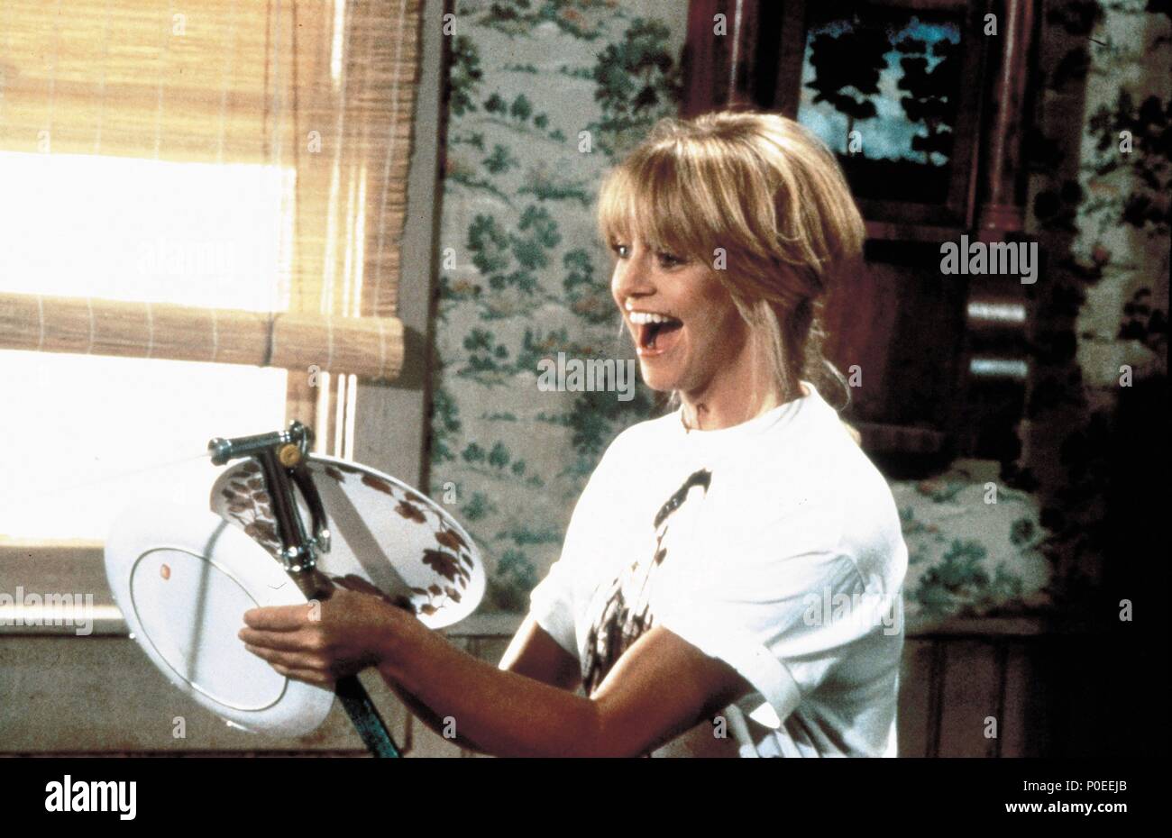 Original Film Title: OVERBOARD.  English Title: OVERBOARD.  Film Director: GARRY MARSHALL.  Year: 1987.  Stars: GOLDIE HAWN. Credit: M.G.M. / Album Stock Photo