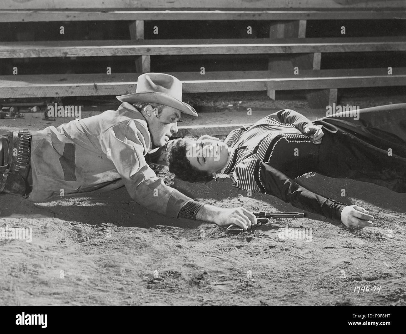 Original Film Title: THE FAR COUNTRY.  English Title: THE FAR COUNTRY.  Film Director: ANTHONY MANN.  Year: 1954.  Stars: JAMES STEWART; RUTH ROMAN. Credit: UNIVERSAL PICTURES / Album Stock Photo