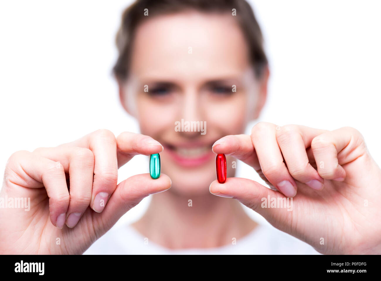 Прими красную таблетку. Красная и синяя таблетка. Выбор таблетки. Красные таблетки в руке.
