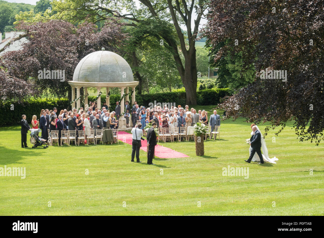 Outdoor wedding ceremony at Wentbridge House Hotel, Wentbridge, Pontefract, West Yorkshire, England, UK Stock Photo