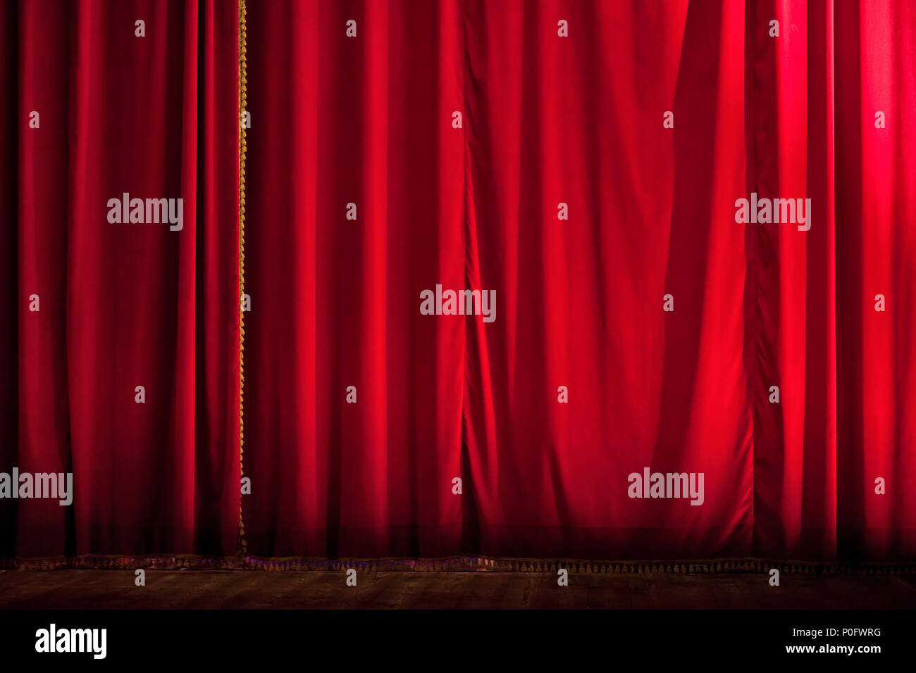 Red curtain stage background hi-res stock photography and images - Alamy