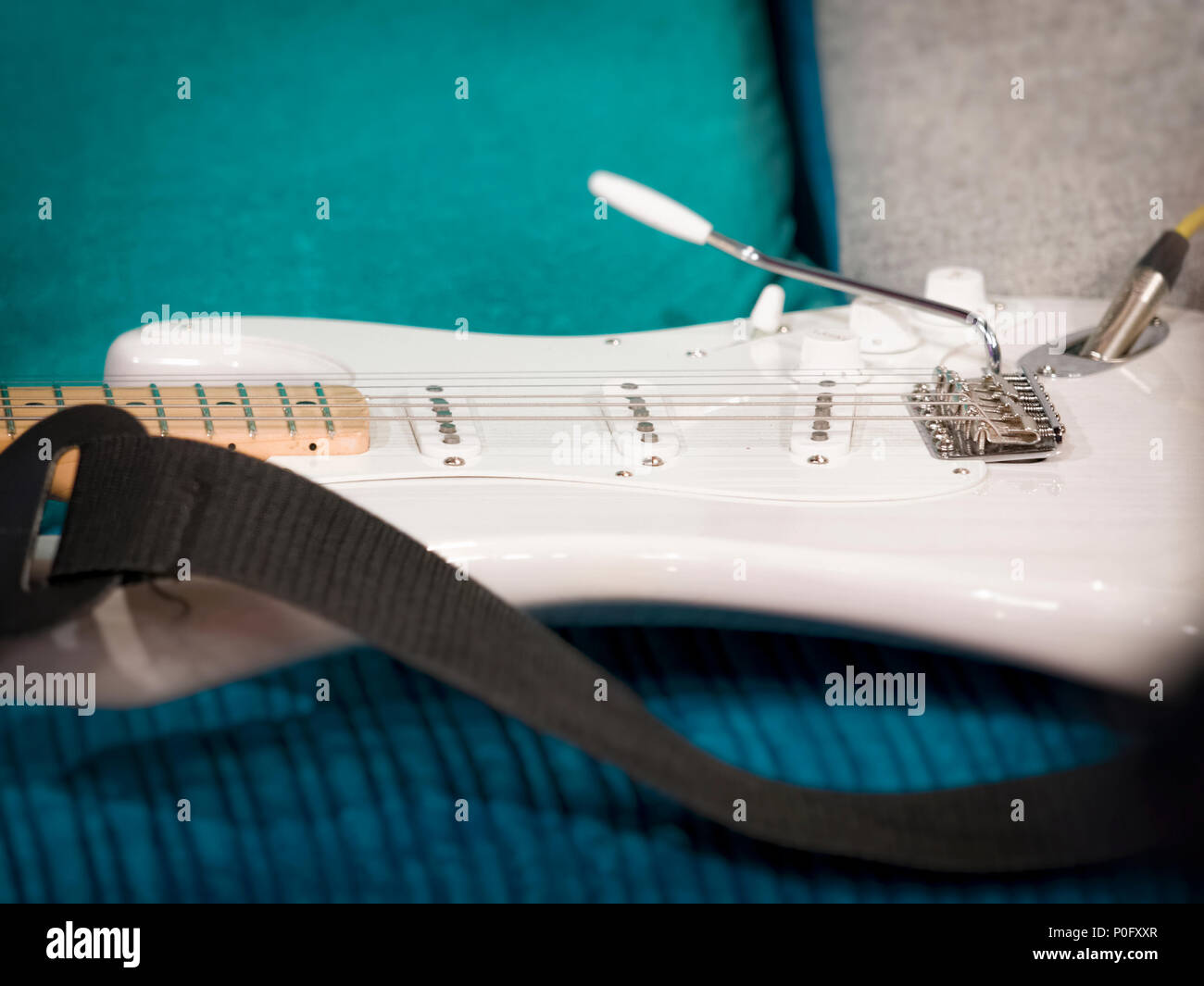 Electric guitar strings hi res stock photography and images Alamy