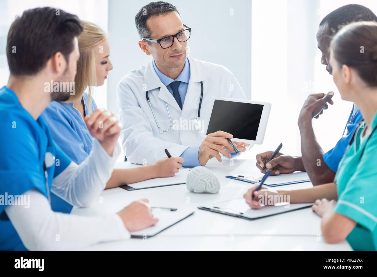 Team doctors looking copy hi-res stock photography and images - Alamy