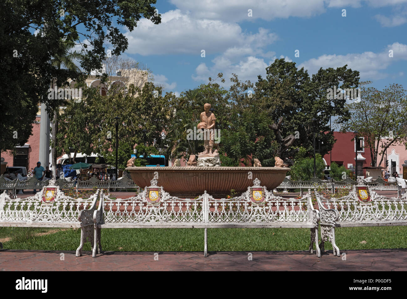 fountain with the monument of the mestiza vallisoletana in the park francisco canton rosado, valladolid, mexico Stock Photo
