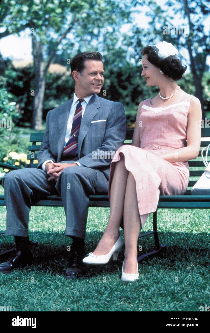 Original Film Title: PLEASANTVILLE.  English Title: PLEASANTVILLE.  Film Director: GARY ROSS.  Year: 1998.  Stars: WILLIAM H. MACY; JOAN ALLEN. Credit: NEW LINE CINEMA / NELSON, RALPH / Album Stock Photo