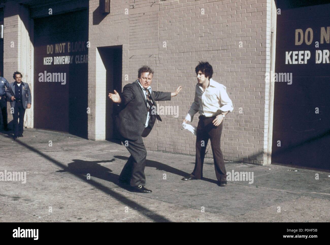 Original Film Title: DOG DAY AFTERNOON.  English Title: DOG DAY AFTERNOON.  Film Director: SIDNEY LUMET.  Year: 1975.  Stars: AL PACINO. Credit: WARNER BROTHERS / Album Stock Photo