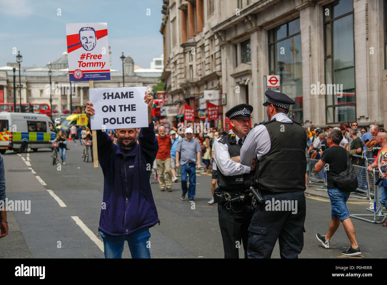 London, UK, 9 June 2018. Supporter of Tommy Robinson calls shame on the Police Credit: Alex Cavendish/Alamy Live News Stock Photo