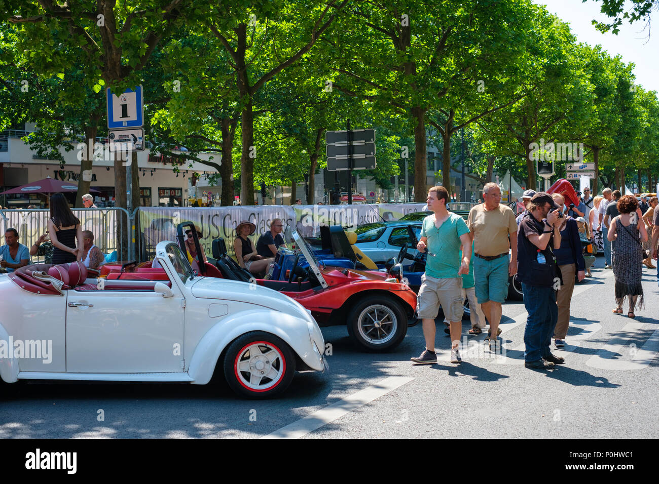 Berlin, Germany - june 09, 2018: People at Berlin Classic Days, a Oldtimer automobile event showing more than 2000 vintage cars and historic vehicles at Kurfuerstendamm / Kudamm in Berlin Credit: hanohiki/Alamy Live News Stock Photo