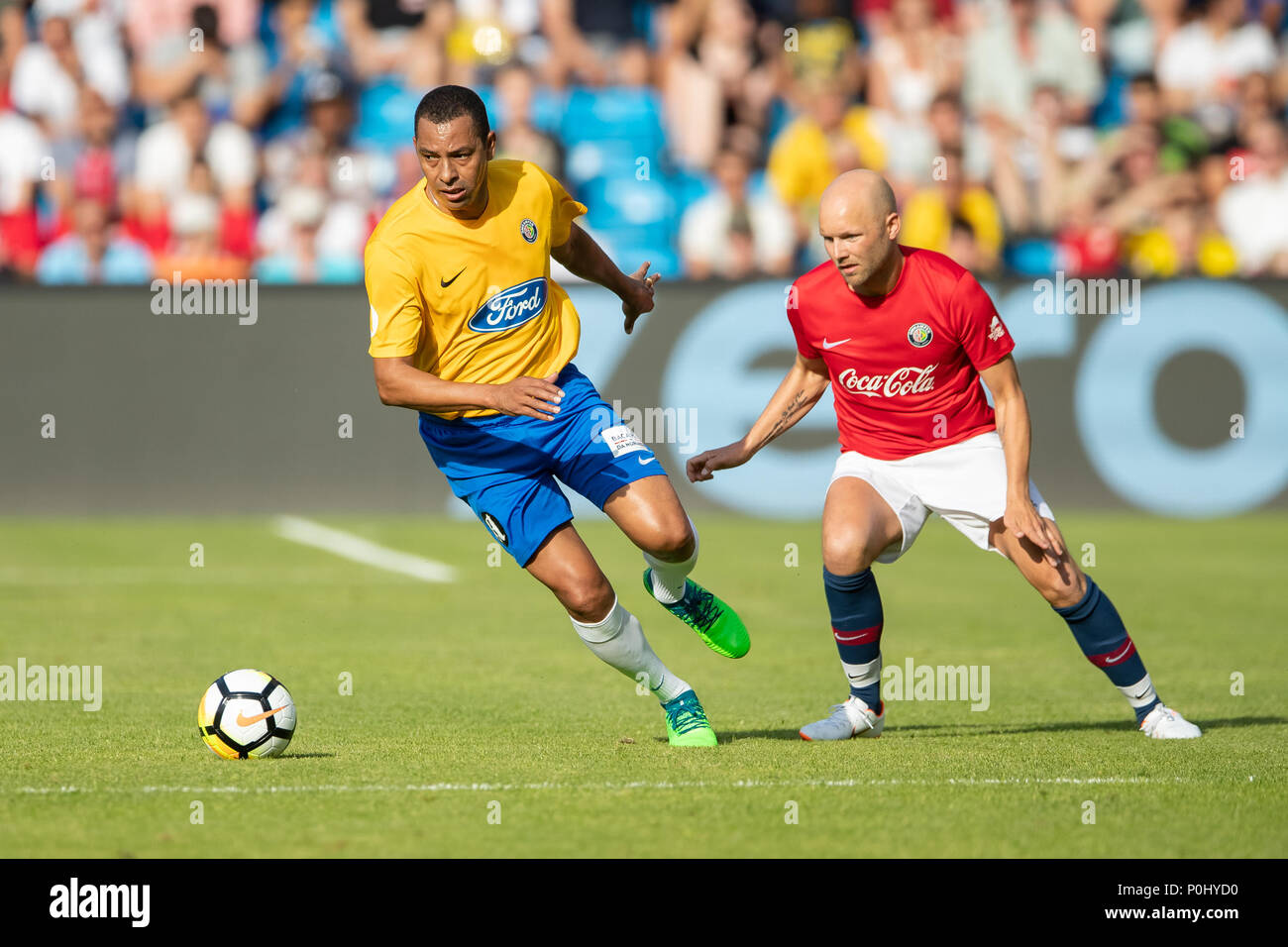 Ullevaal Stadion, Oslo, Norway. 9th June, 2018. International football friendly, 1998 World Cup rematch, Norway XI versus Brazil XI; Gilberto Silva of Brazil breaks away from Kenneth Larsen of Norway Credit: Action Plus Sports/Alamy Live News Stock Photo