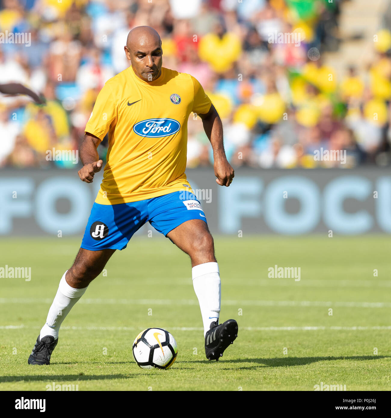 Ullevaal Stadion, Oslo, Norway. 9th June, 2018. International football friendly, 1998 World Cup rematch, Norway XI versus Brazil XI; Cesar Sampaio of Brazil control the ball Credit: Action Plus Sports/Alamy Live News Stock Photo