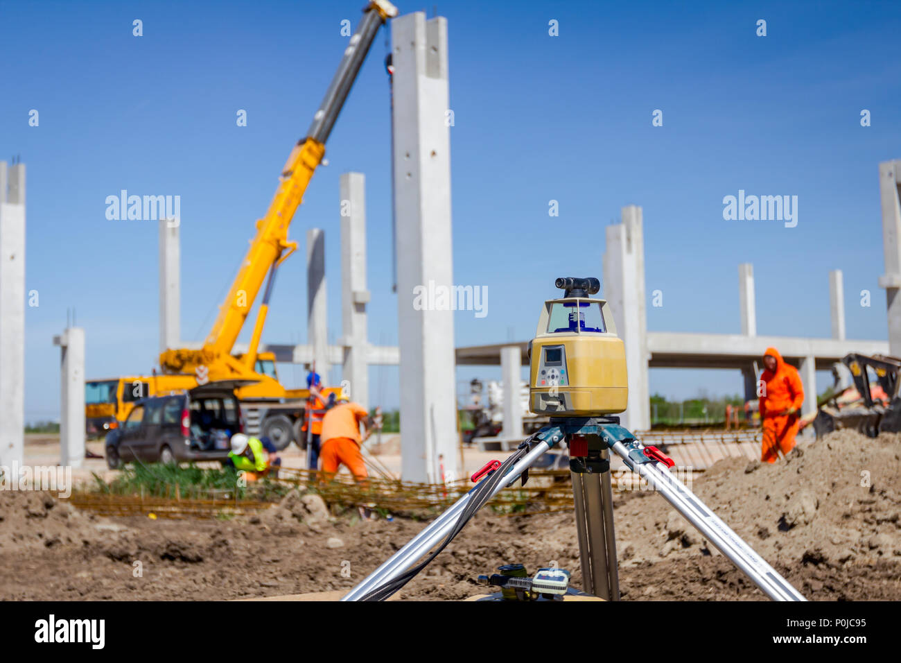 Total center device with laser for leveling other devices to level