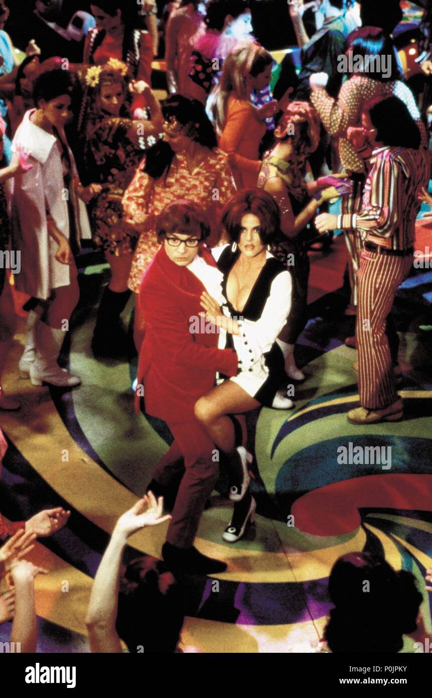 Original Film Title: AUSTIN POWERS, THE SPY WHO SHAGGED ME.  English Title: AUSTIN POWERS, THE SPY WHO SHAGGED ME.  Film Director: M. JAY ROACH.  Year: 1999.  Stars: MIKE MYERS; GIA CARIDES. Credit: NEW LINE CINEMA / WRIGHT, KIMBERLY / Album Stock Photo