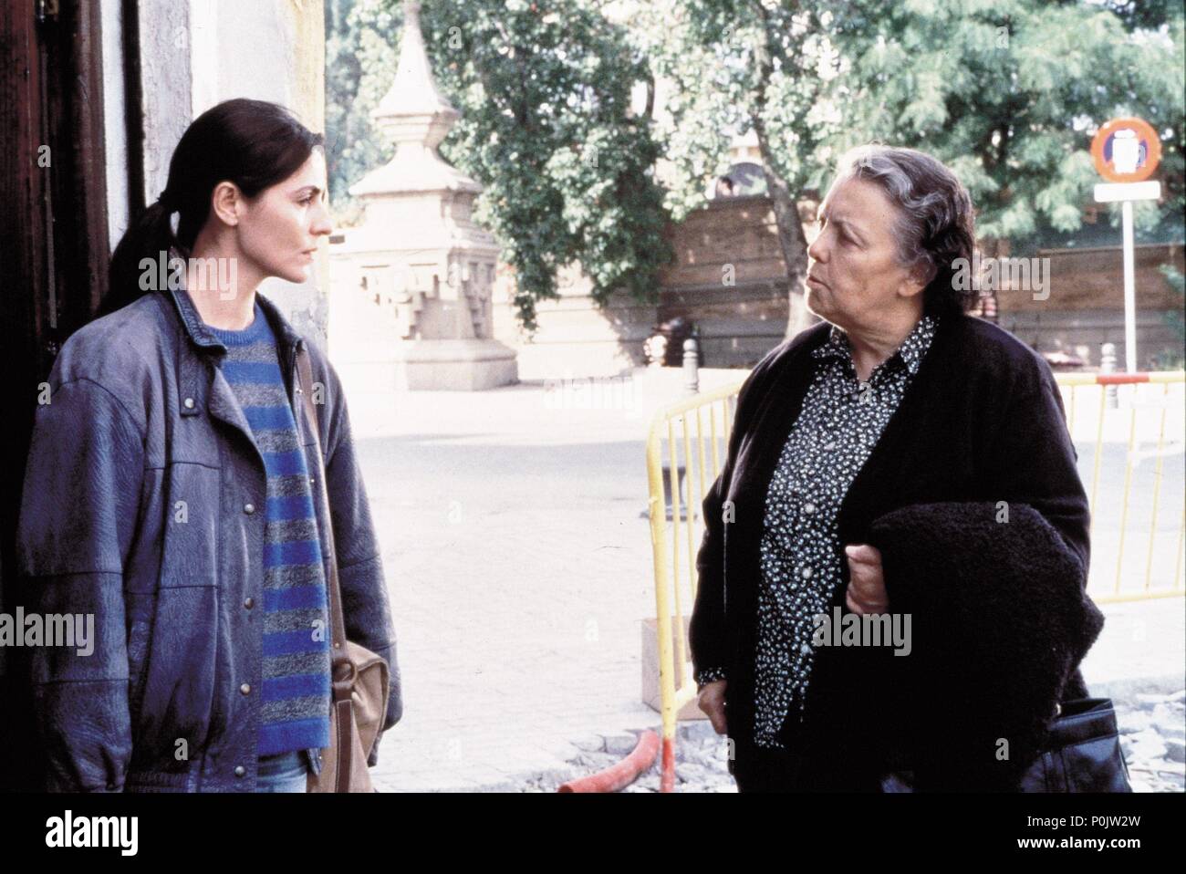 Original Film Title: SOLAS.  English Title: ALONE.  Film Director: BENITO ZAMBRANO.  Year: 1999.  Stars: MARIA GALIANA; ANA FERNANDEZ. Credit: MAESTRANZA FILMS / Album Stock Photo
