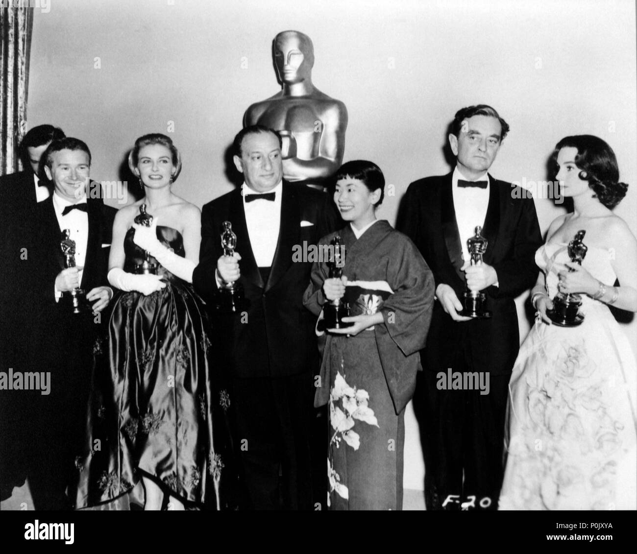 Description: The 30th Academy Awards / 1958.   Jeanne Simmons picks up on behalf of Alec Guinness the prize to the best actor for ' The Bridge on the River Kwai'. Red Buttons, best actor in supporting role for 'Sayonara'. Joanne Woodward, best actress for 'The Three Faces of Eve'. The producer, Sam Spiegel receives the best picture award for 'The Bridge on the River Kwai'. Miyoshi Umeku, best actress for 'Sayonara'. David Lean, best director for 'The Bridge on the River Kwai'..  Year: 1958.  Stars: RED BUTTONS; JOANNE WOODWARD; DAVID LEAN; MIYOSHI UMEKI; SAM SPIEGEL; JEAN SIMMONS. Stock Photo