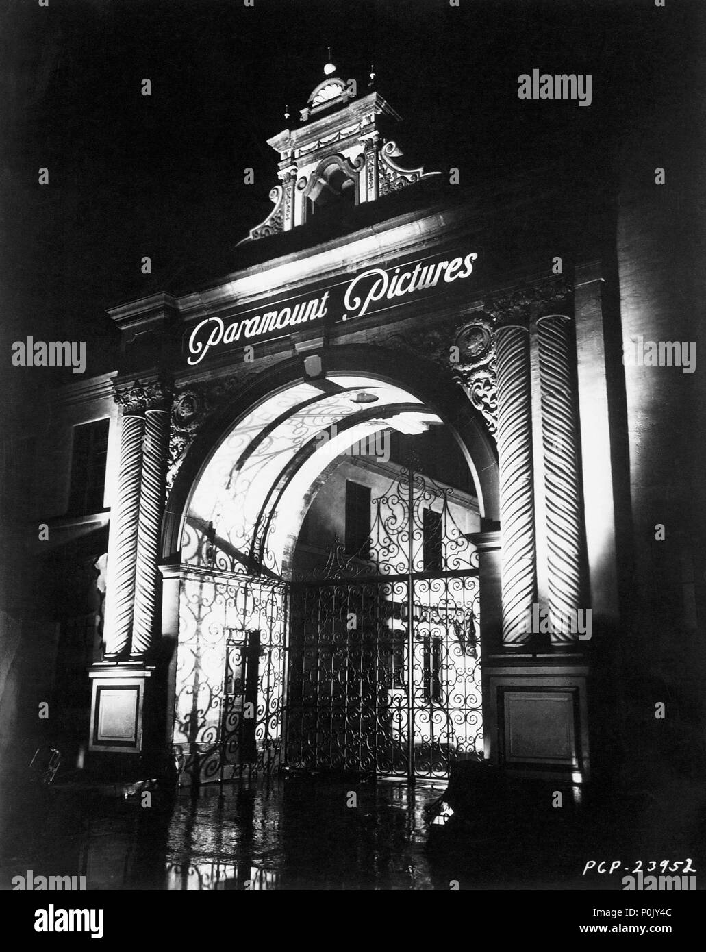 Description The entrance to the Paramount Pictures studios known as