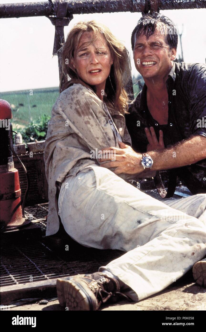 Original Film Title: TWISTER.  English Title: TWISTER.  Film Director: JAN DE BONT.  Year: 1996.  Stars: BILL PAXTON; HELEN HUNT. Credit: UNIVERSAL PICTURES / JAMES, DAVID / Album Stock Photo