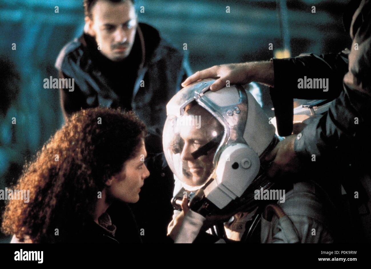Original Film Title: THE ABYSS.  English Title: THE ABYSS.  Film Director: JAMES CAMERON.  Year: 1989.  Stars: MARY ELIZABETH MASTRANTONIO; ED HARRIS. Credit: 20TH CENTURY FOX / Album Stock Photo