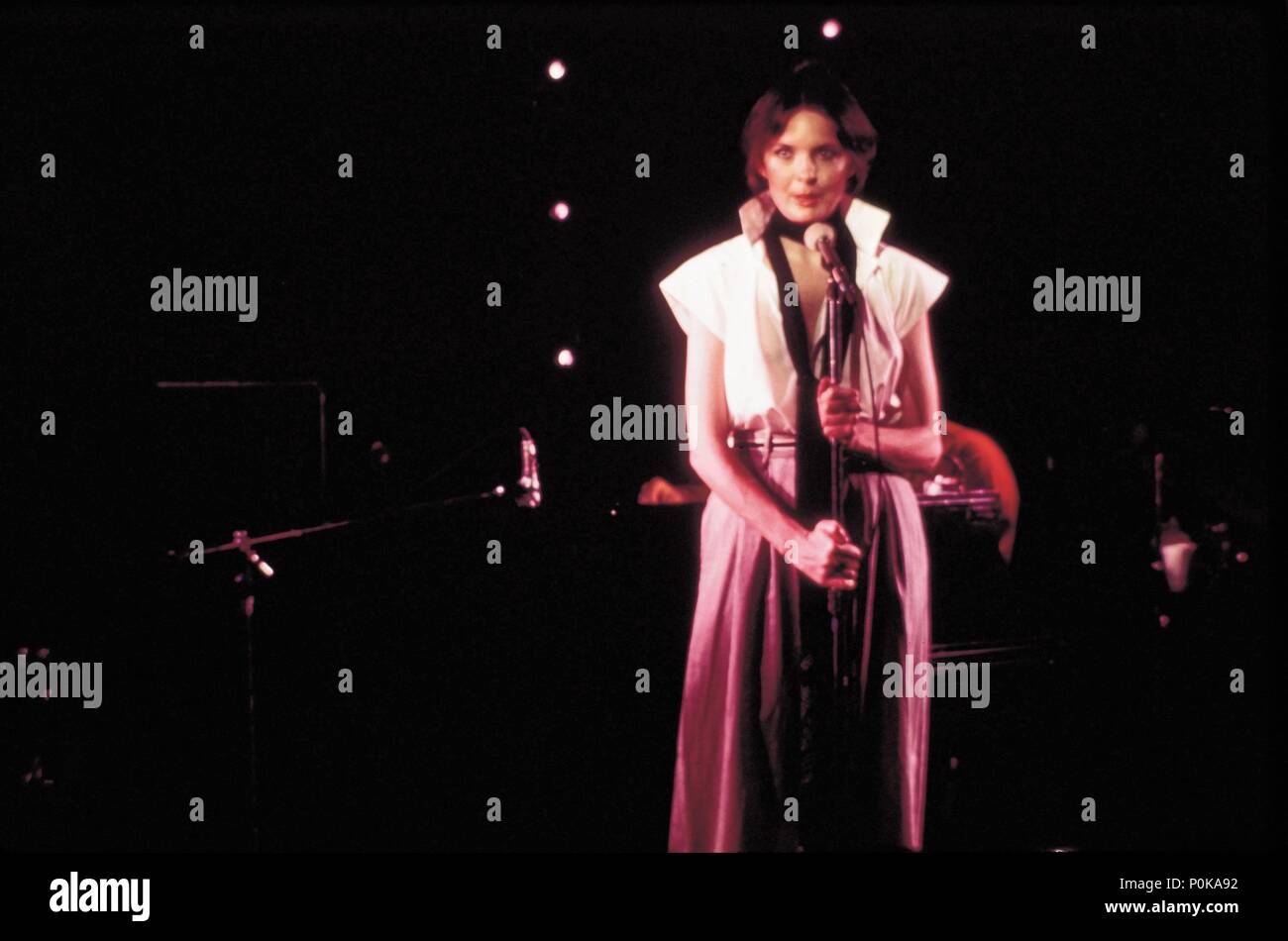 Original Film Title: ANNIE HALL.  English Title: ANNIE HALL.  Film Director: WOODY ALLEN.  Year: 1977.  Stars: DIANE KEATON. Credit: UNITED ARTISTS / Album Stock Photo