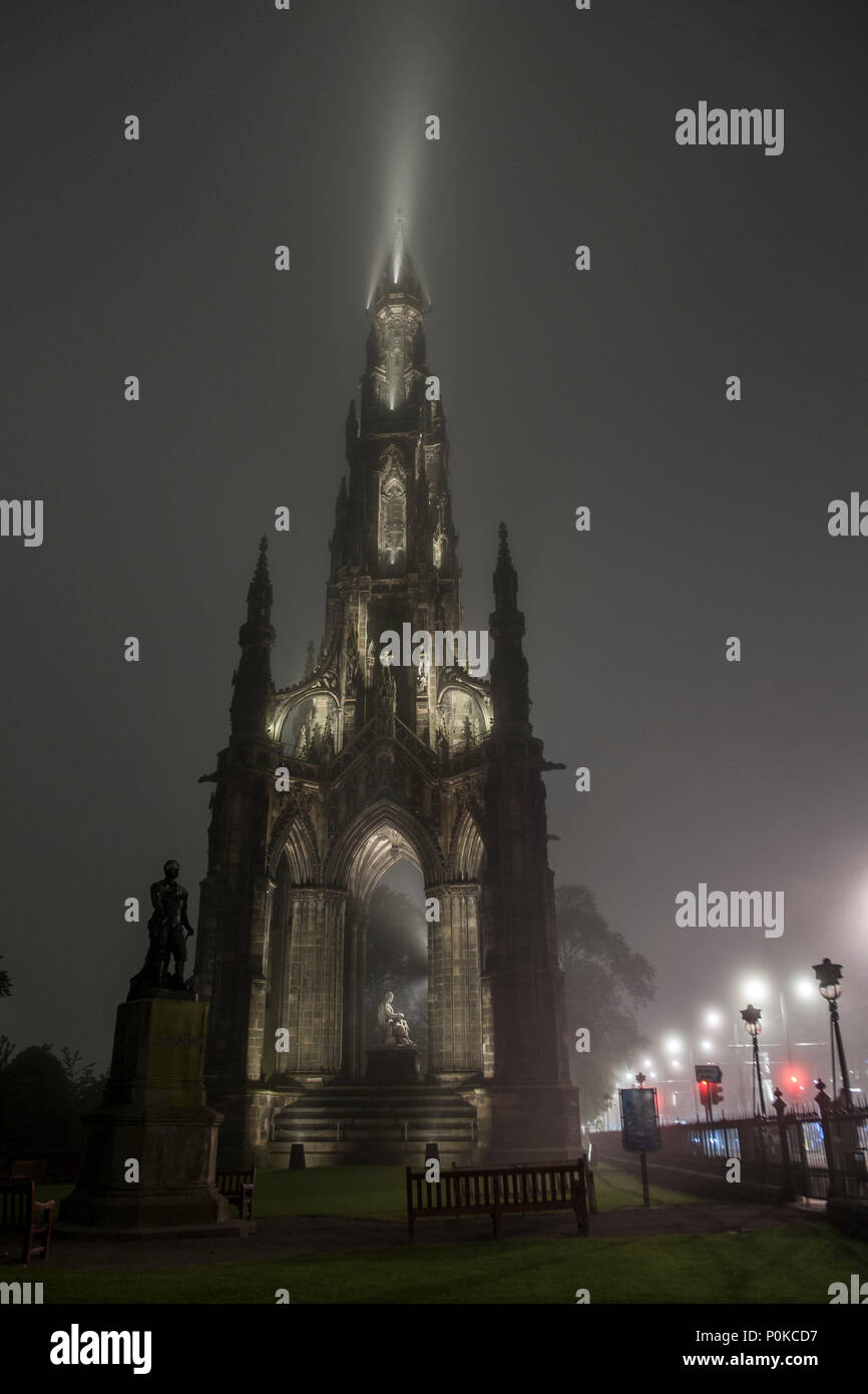 Victorian street night spooky hi-res stock photography and images - Alamy