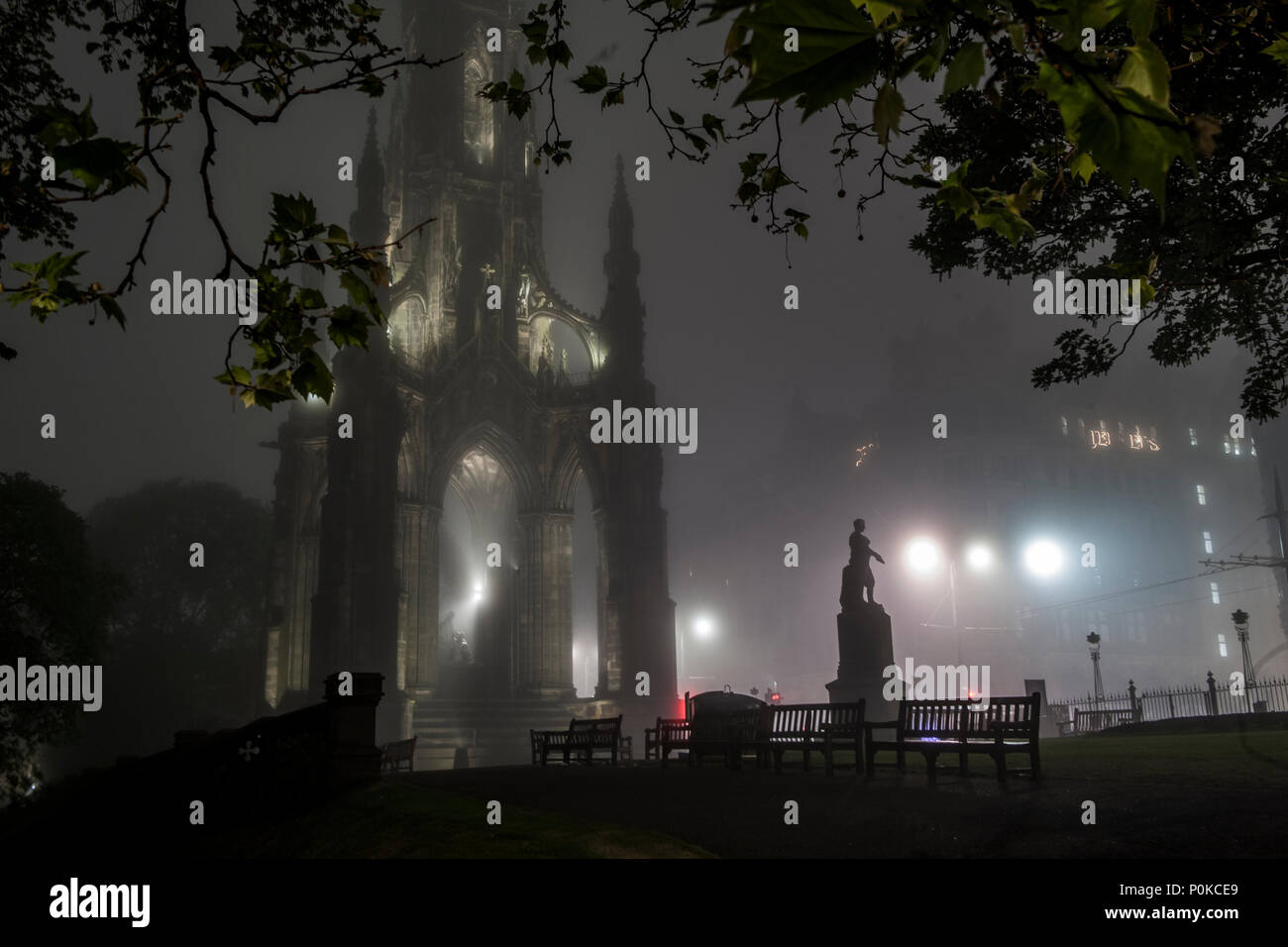 Victorian street night spooky hi-res stock photography and images - Alamy